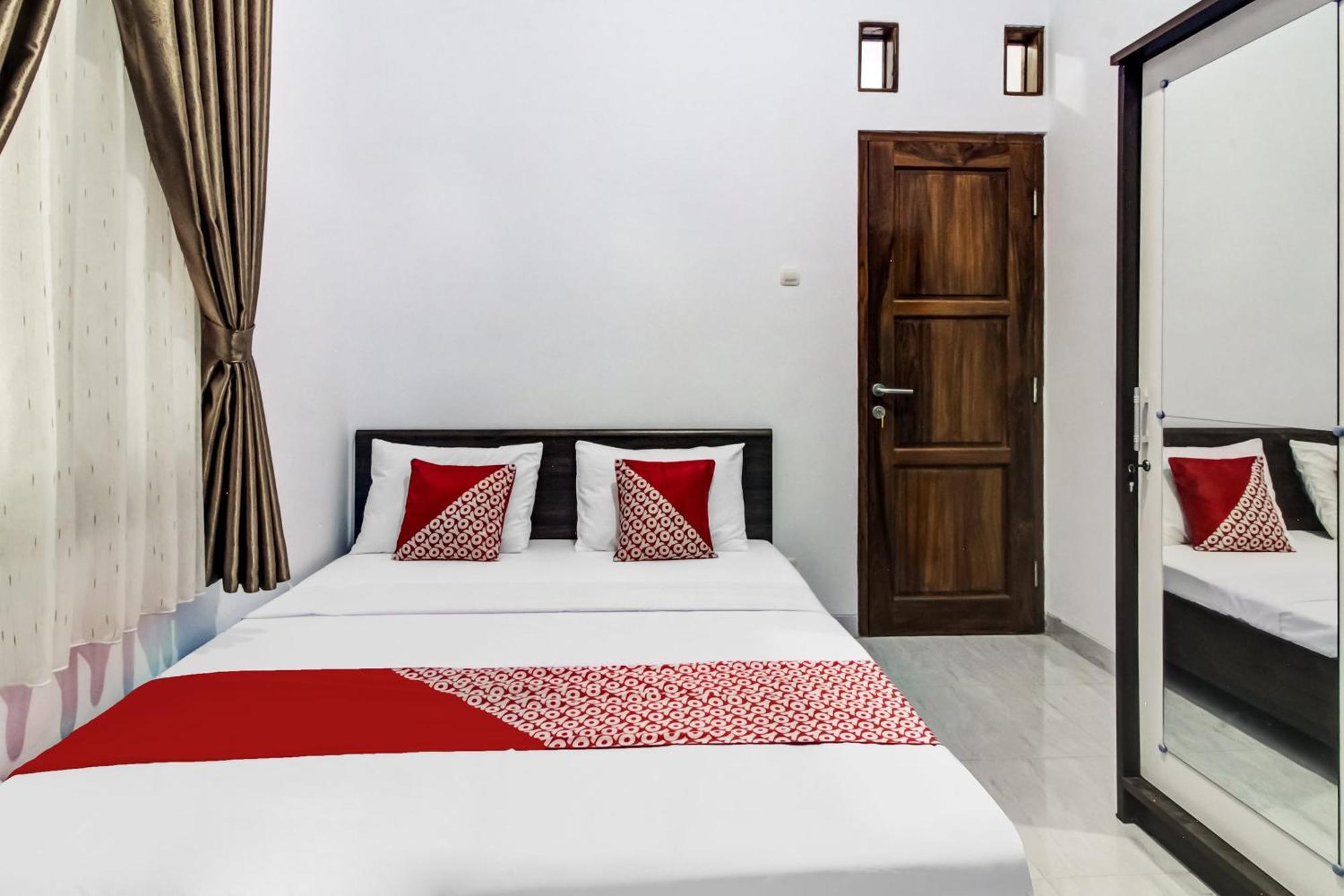 Oyo 91243 Bina Syariah Guest House Cirebon Exterior foto
